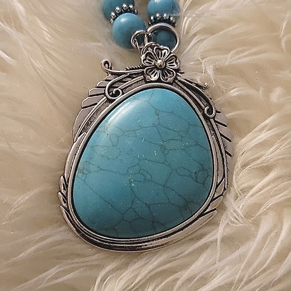 NWT Santa Fe 4 piece jewelry set Silverstone faux turquoise Naja necklace set